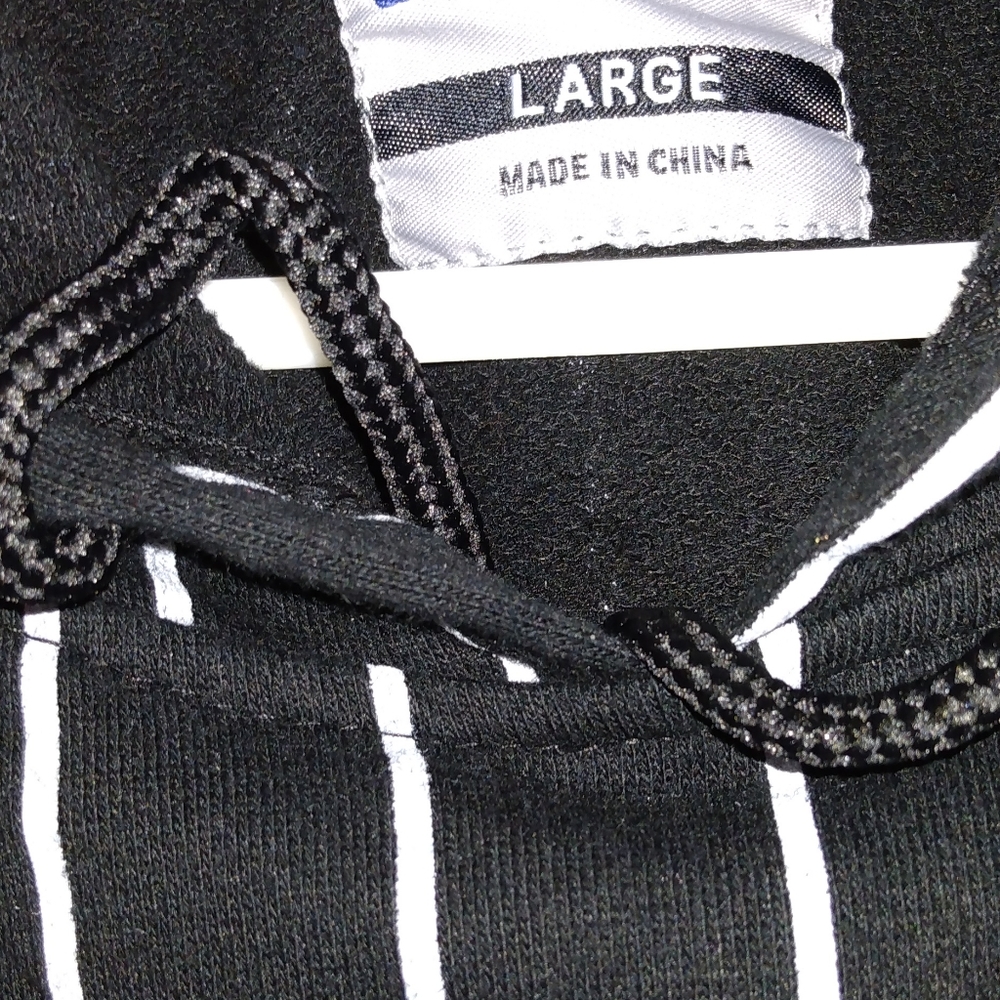 Chicago Bulls black an white pin striped short sleeve hoodie size large